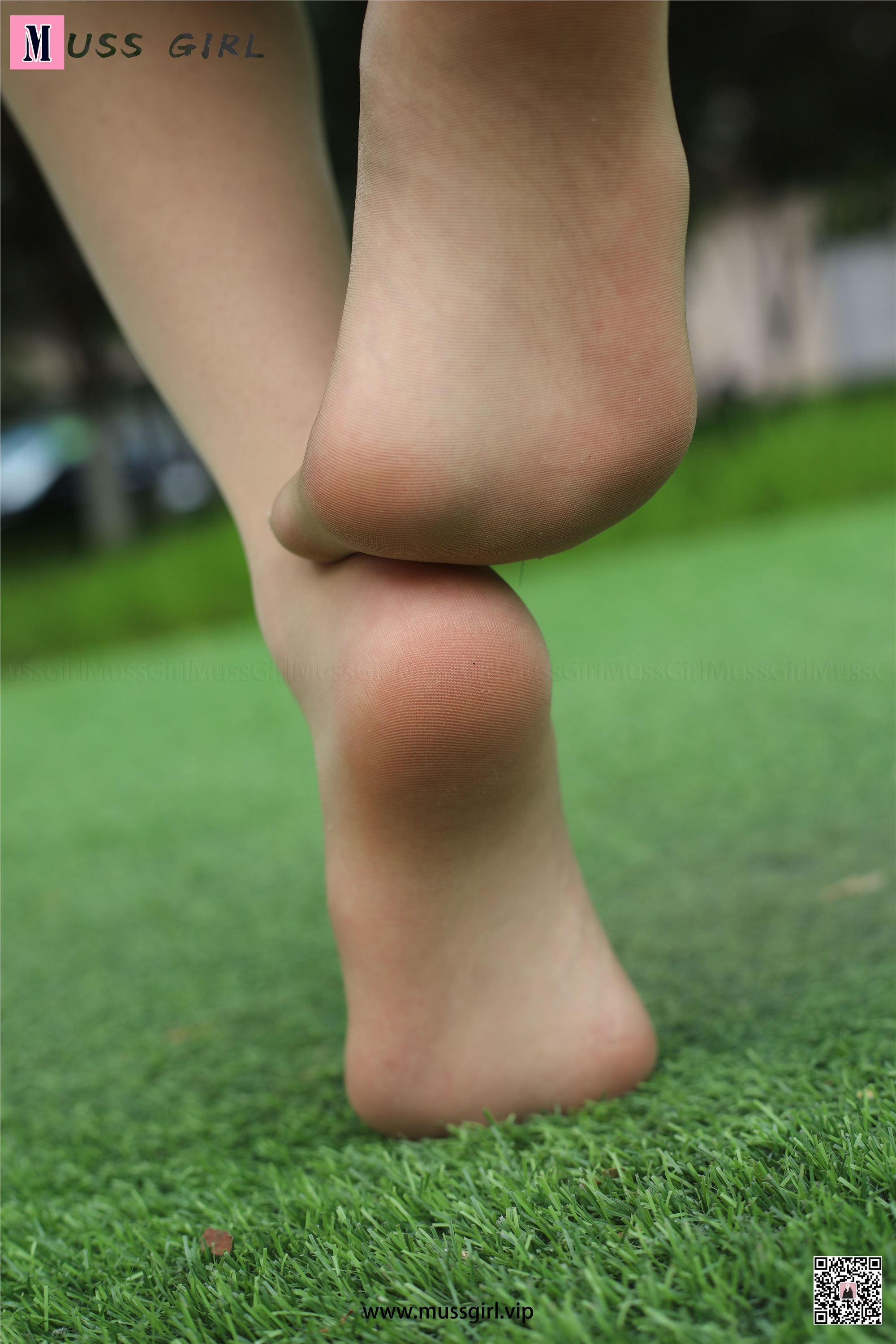 MussGirl慕丝女郎  NO.215 草地JK制服肉丝3